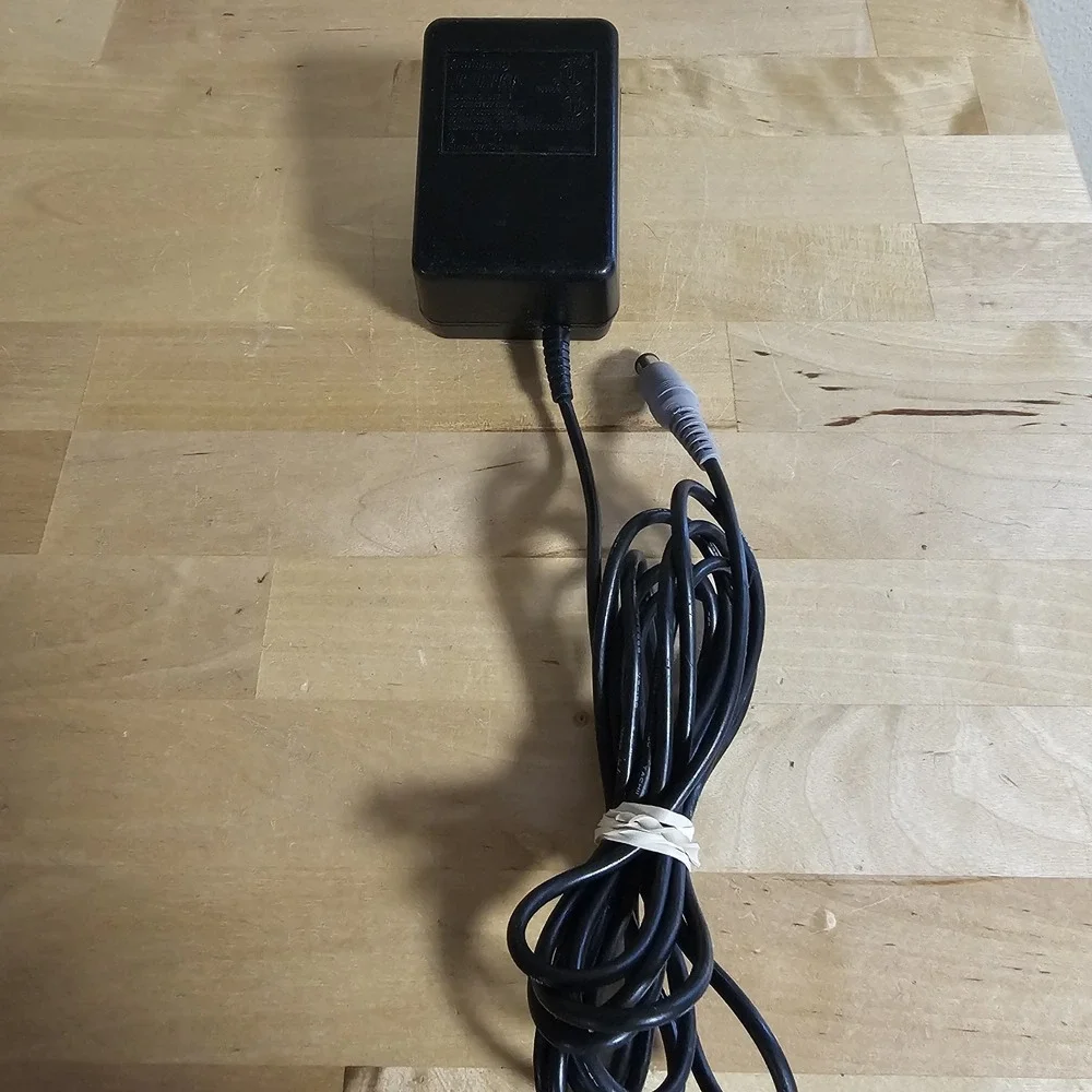 Genuine‎ OEM Nintendo AC Adapter Model SNS-002 Input 120 VAC Output 10 VDC 850mA
